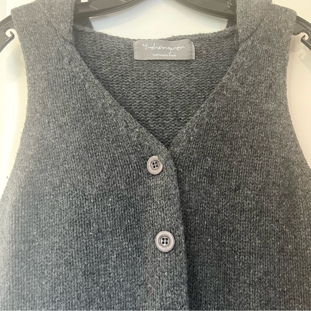 GREY WOOL SWEATER VEST WITH HOOD